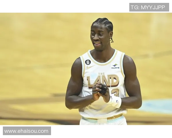 卡里斯勒韦尔如何在NBA赛场上展现个人魅力与团队合作精神