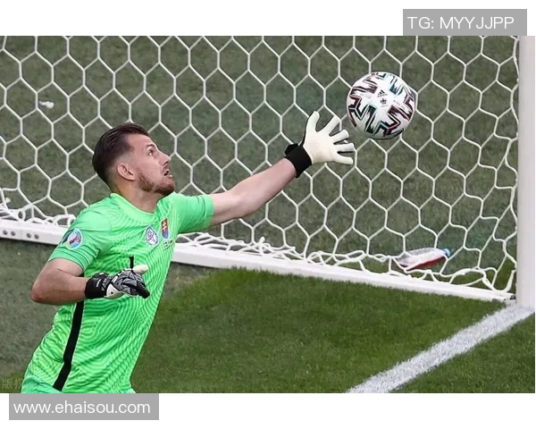 莱万状态火热欧冠赛场10场斩获12球领跑射手榜争金靴前景明朗